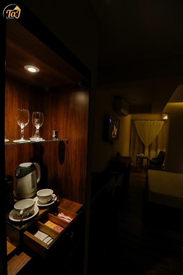 Taj Pyramids Hostel *