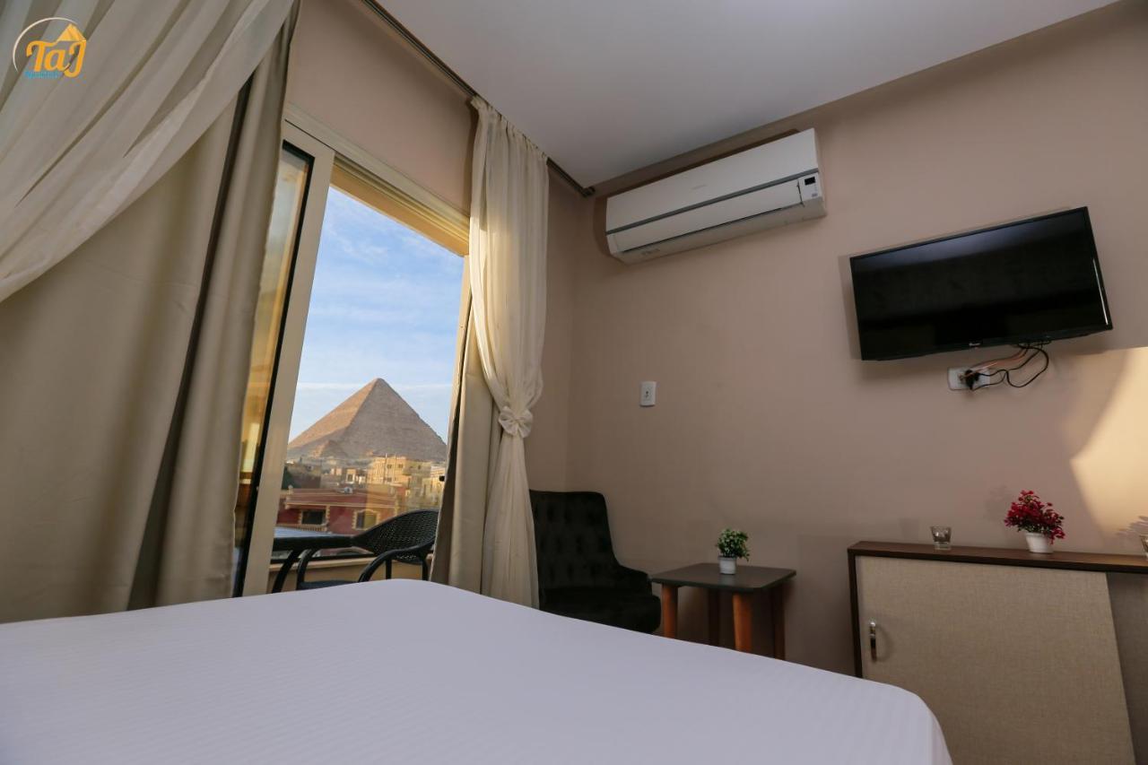 Taj Pyramids Hostel *