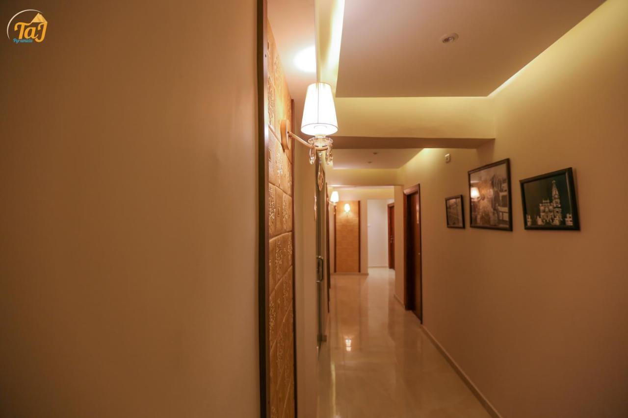 Taj Pyramids Hostel *