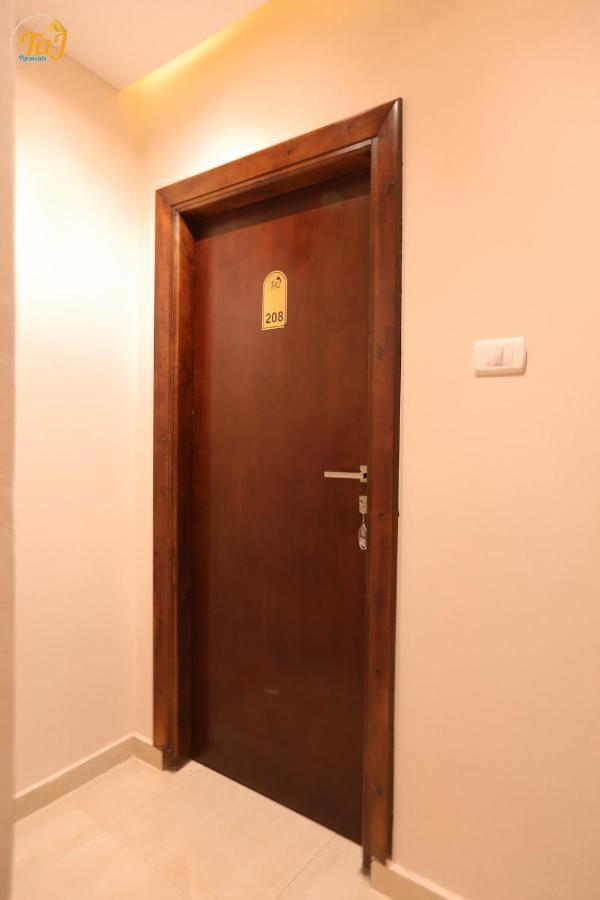 Taj Pyramids Hostel *